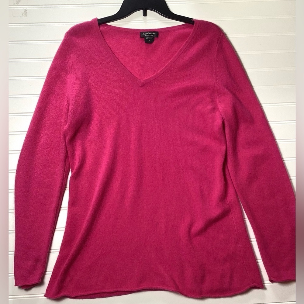 Lordy Taylor 100% Cashmere Hot Pink Long Sleeve sweater Size Large V-Neck
